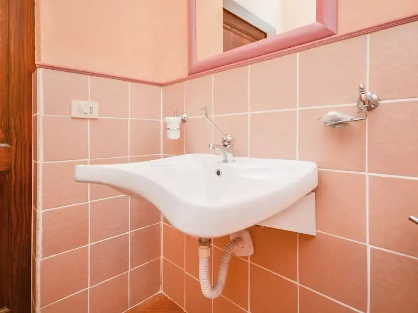 Modern Holiday Home With Pool