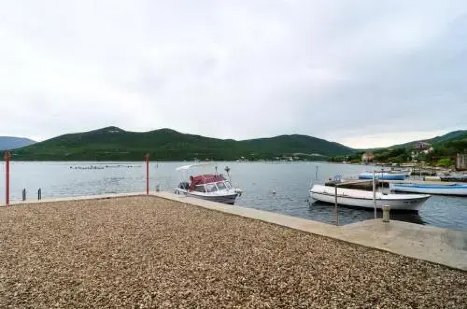 Apartments Ereš Žuronja