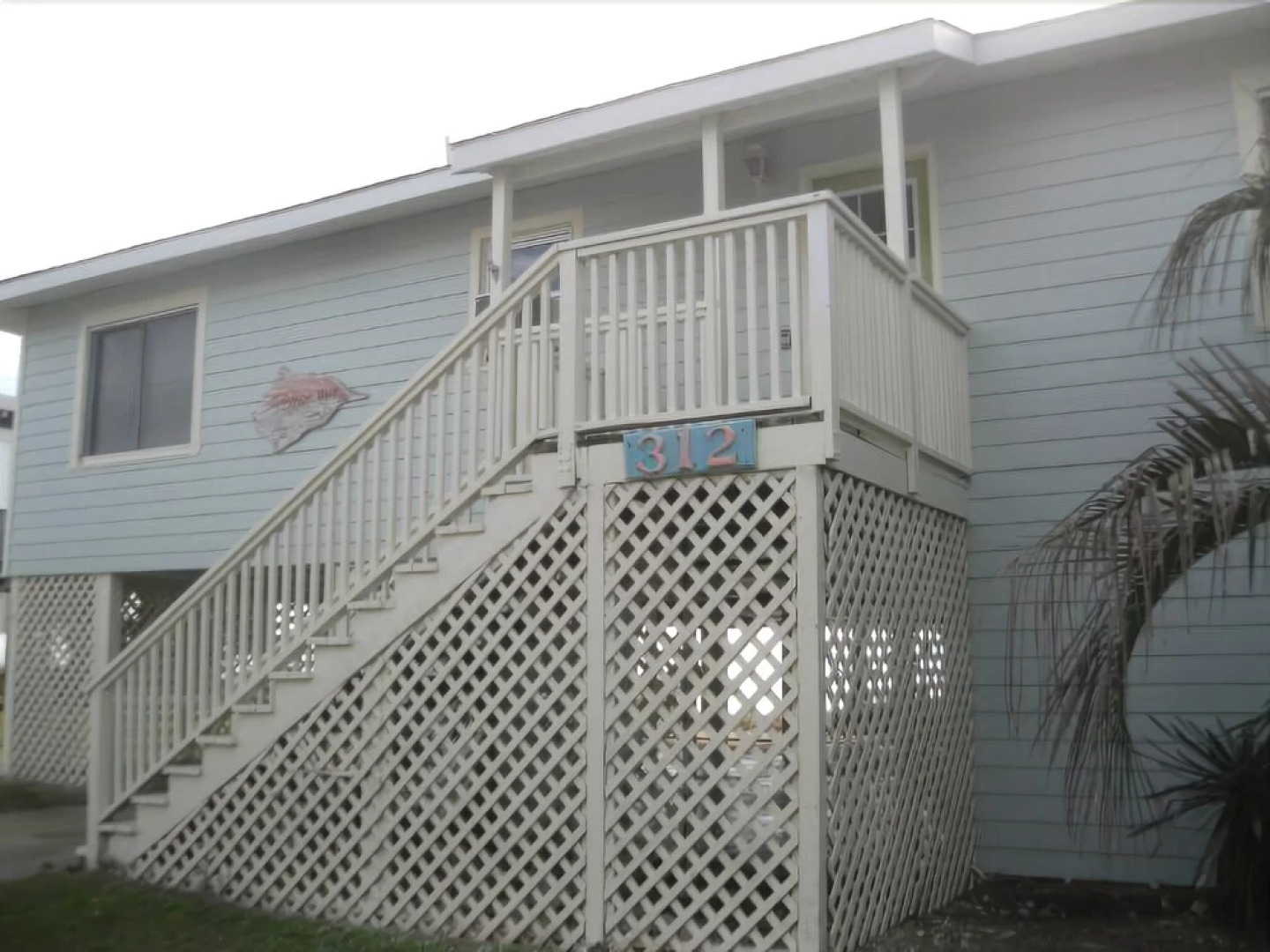Conch Out - 4 Br home by RedAwning