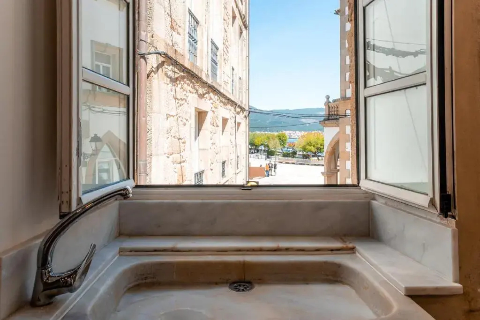 Casa dos Infantes by Mea Substantia