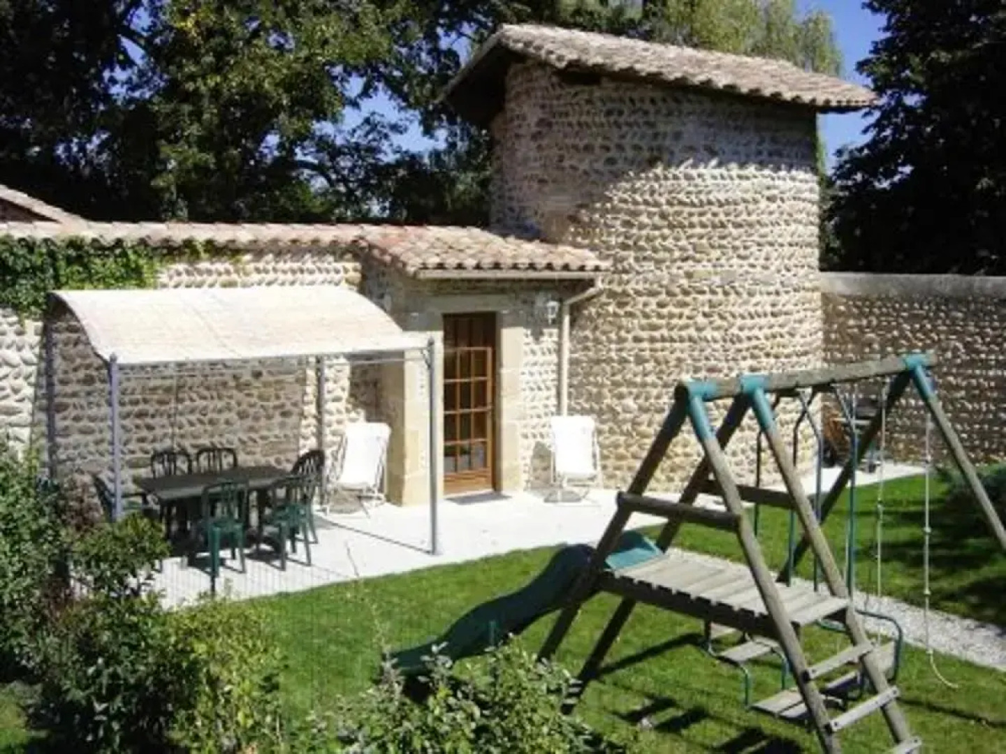 House With 2 Bedrooms in Anneyron, With Enclosed Garden and Wifi