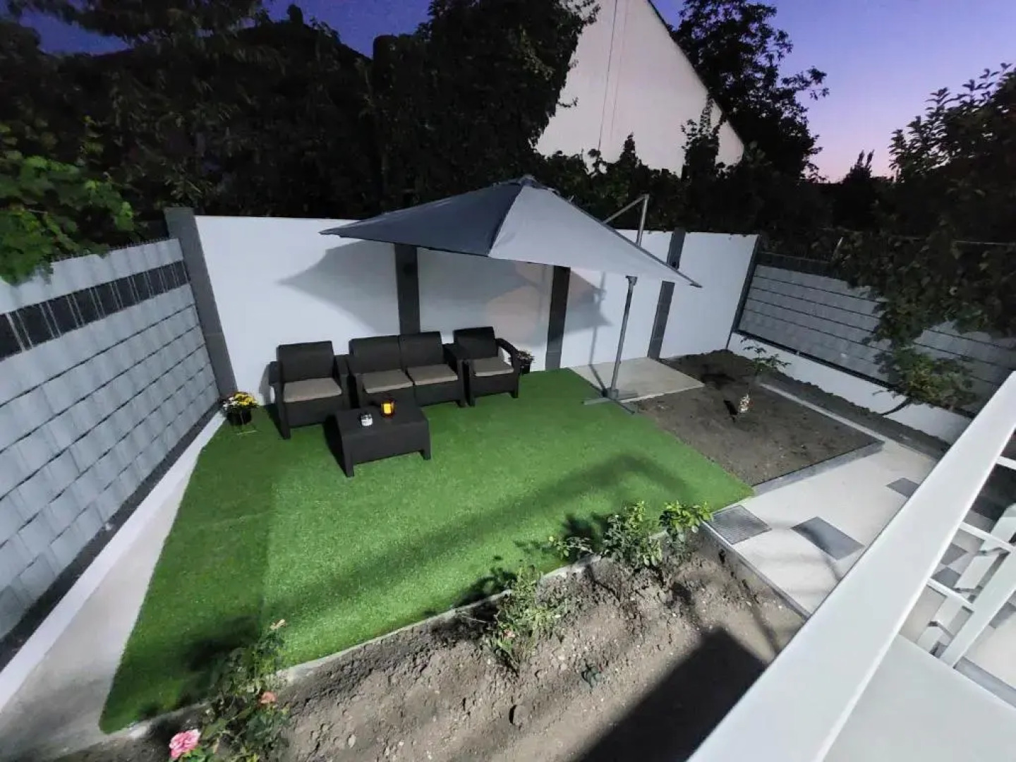 Blue Central House, curte proprie