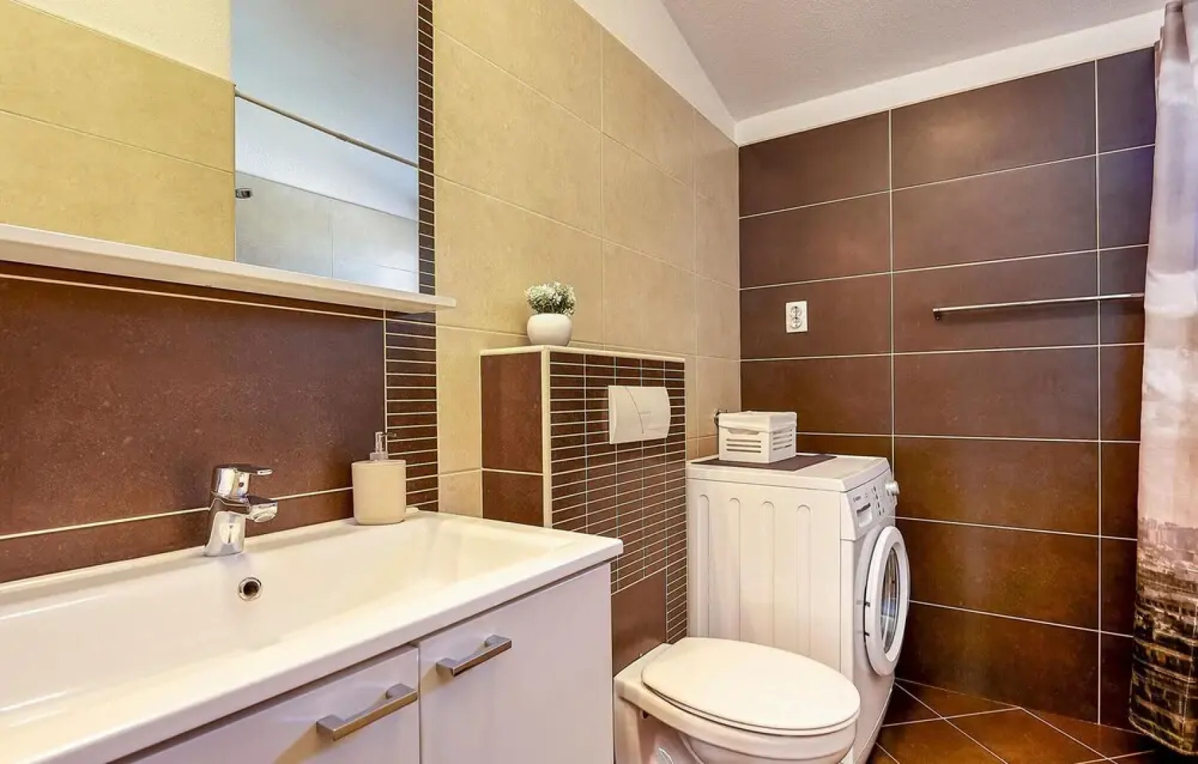 Beautiful Home in Pano With Wifi and 5 Bedrooms