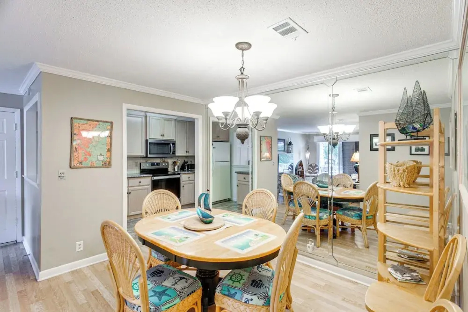 Resort-style Condo in St Simons ~ 1 Mi to Pier!