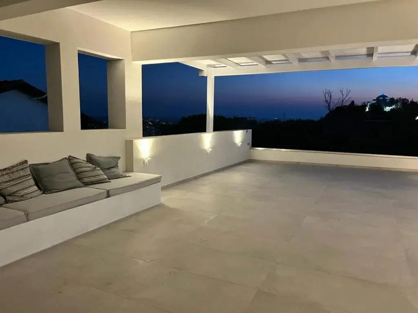 5 Bedroom Villa with Private Pool, Saronida, Athens Riviera