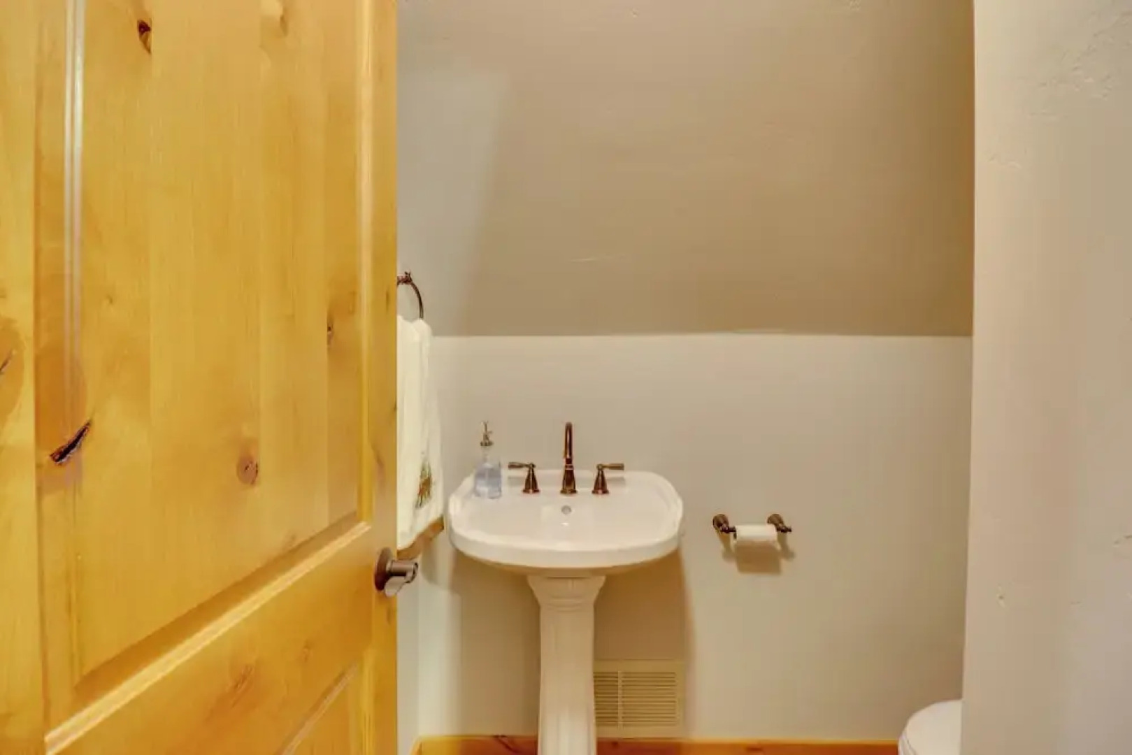 Enchanting Glacier Park Getaway by Flathead Lake!