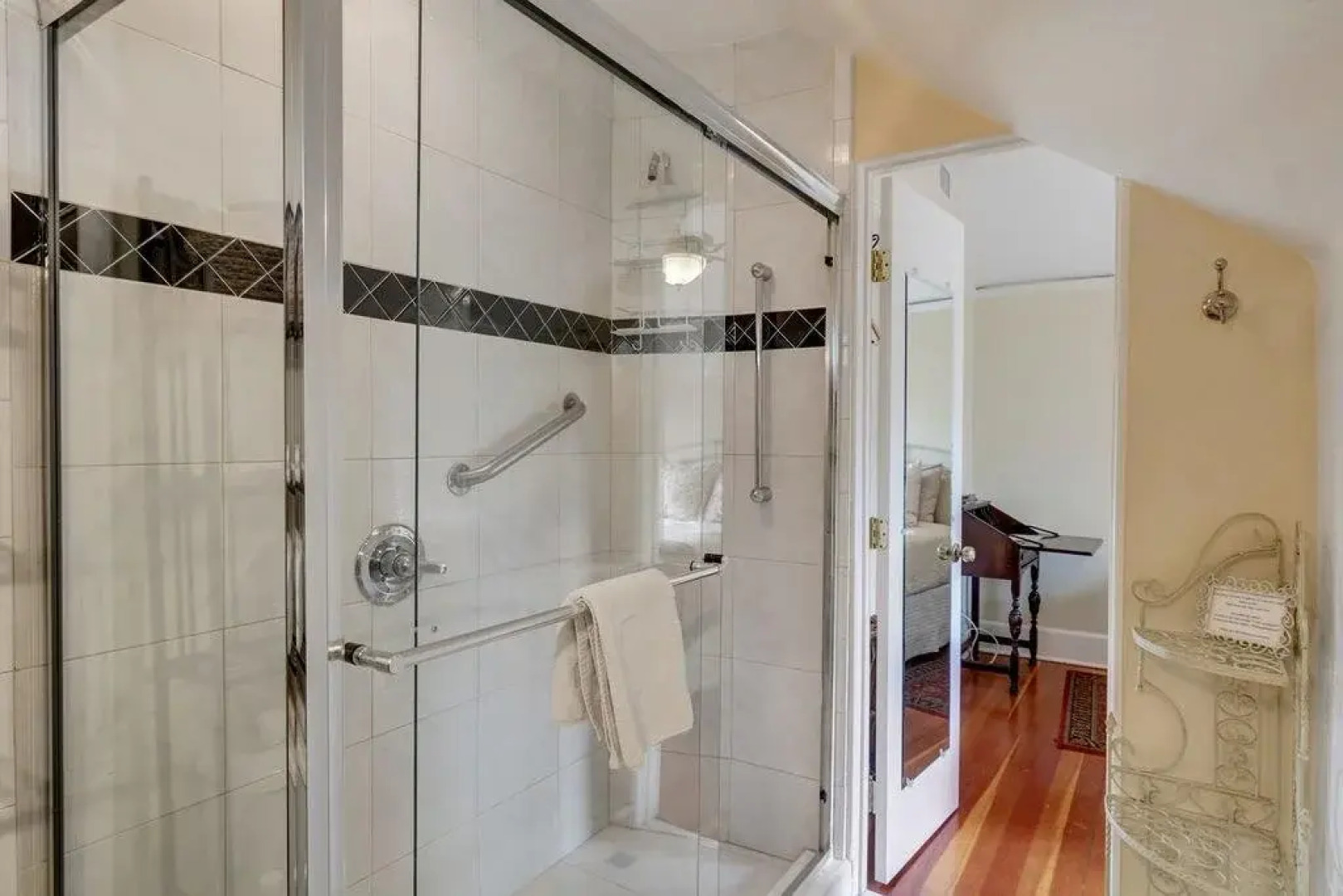 Hillcrest House Bed & Breakfast