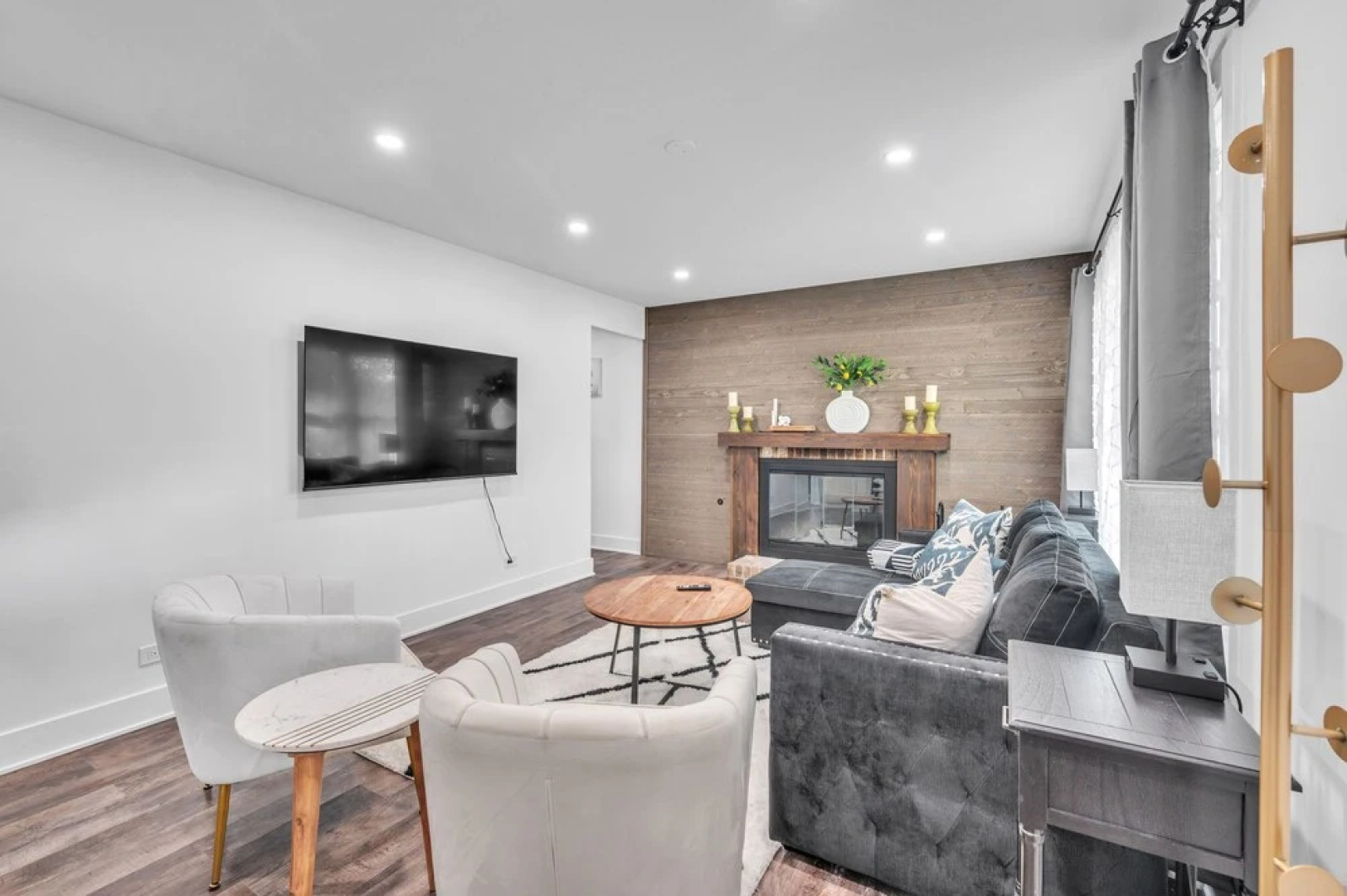 Modern Luxury Amenities Near Woodfield Mall 2 Bedroom Home by RedAwning