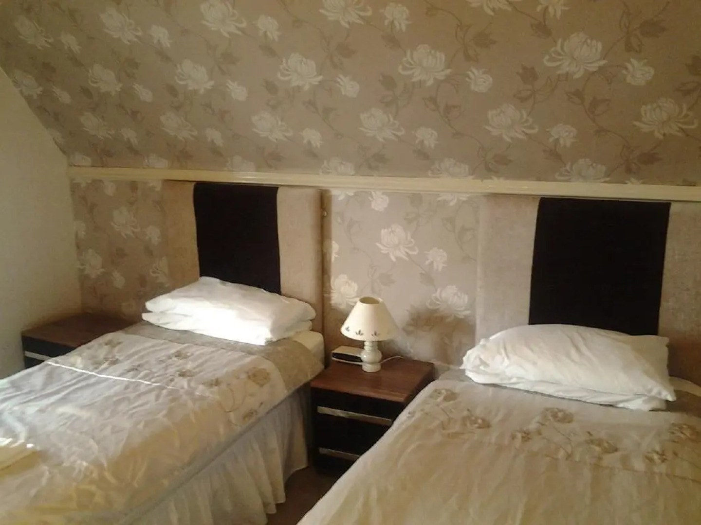 Nomi Rooms & Restaurant