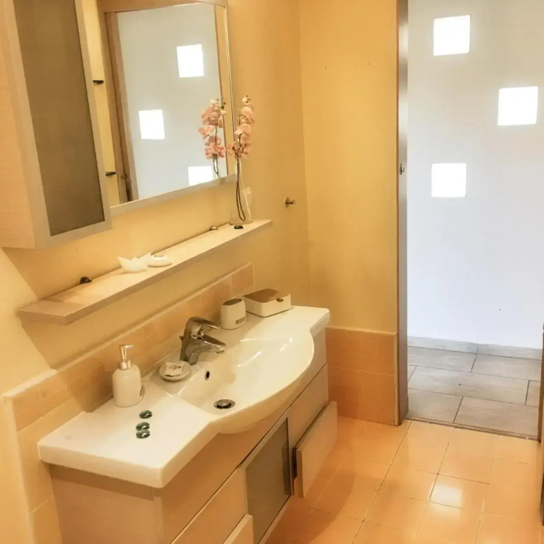 A7 Beauty Vouliagmeni Apt in a unique Spot