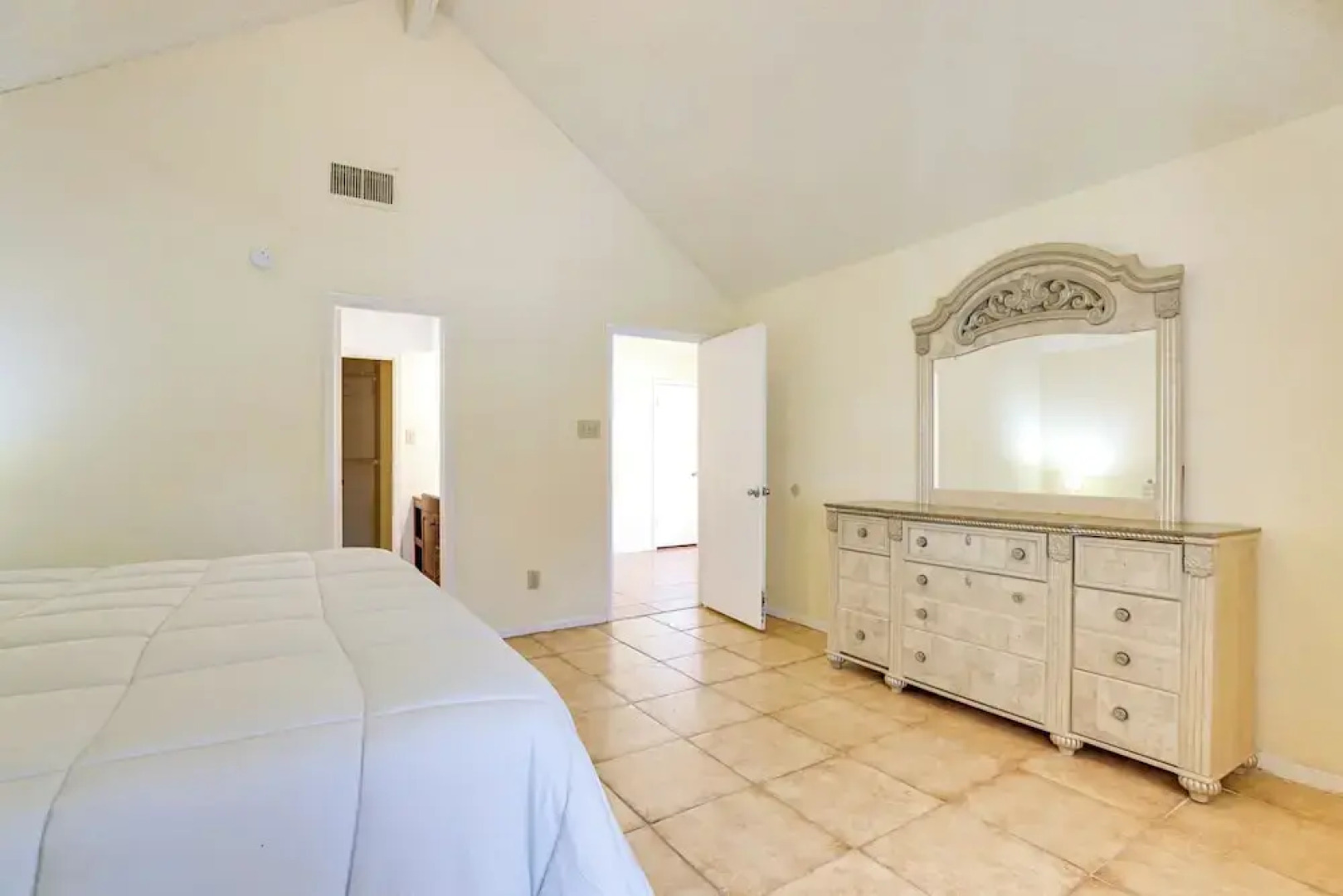 Houston Area Home w/ Yard - 5 Mi to Sugar Lakes!