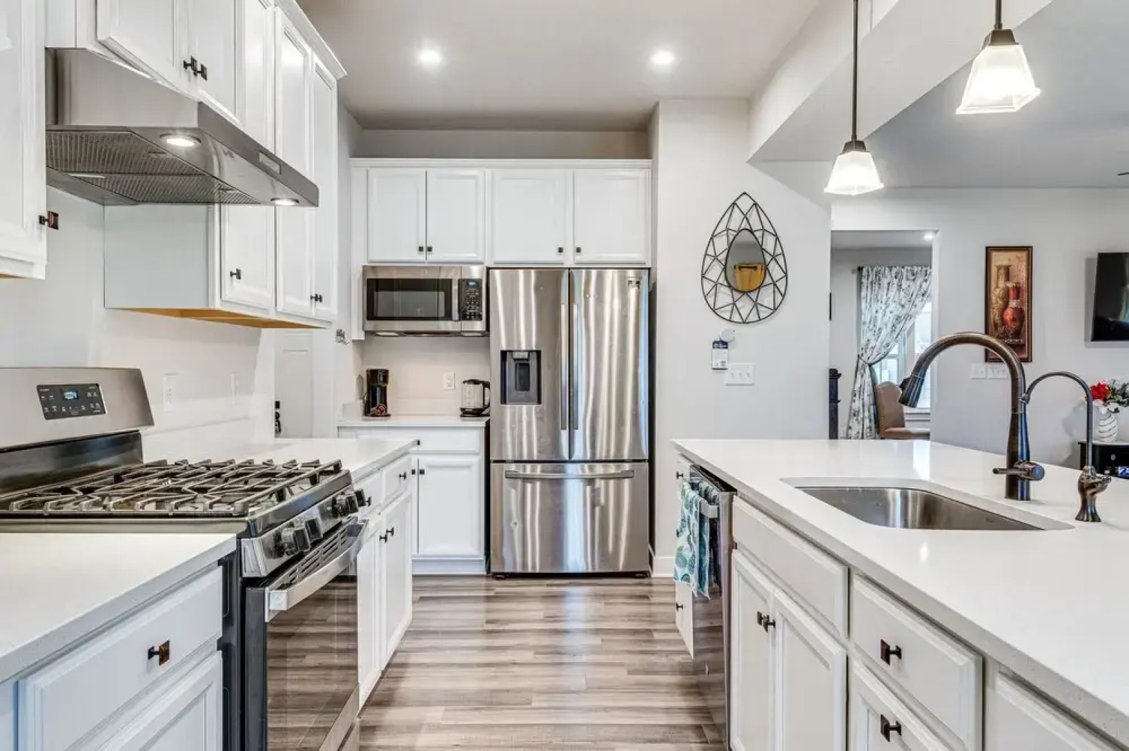 Bright Plainfield Home ~ 14 Mi to Indianapolis!