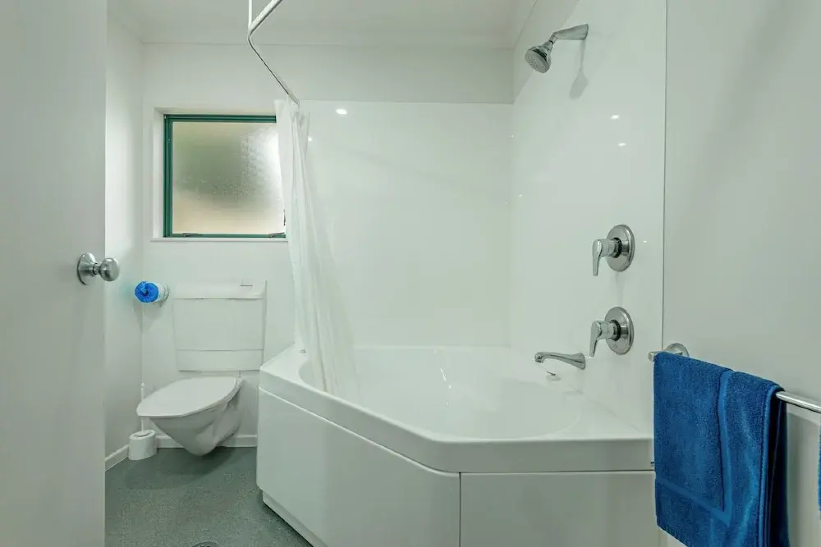 Camelot Motor Lodge 2004