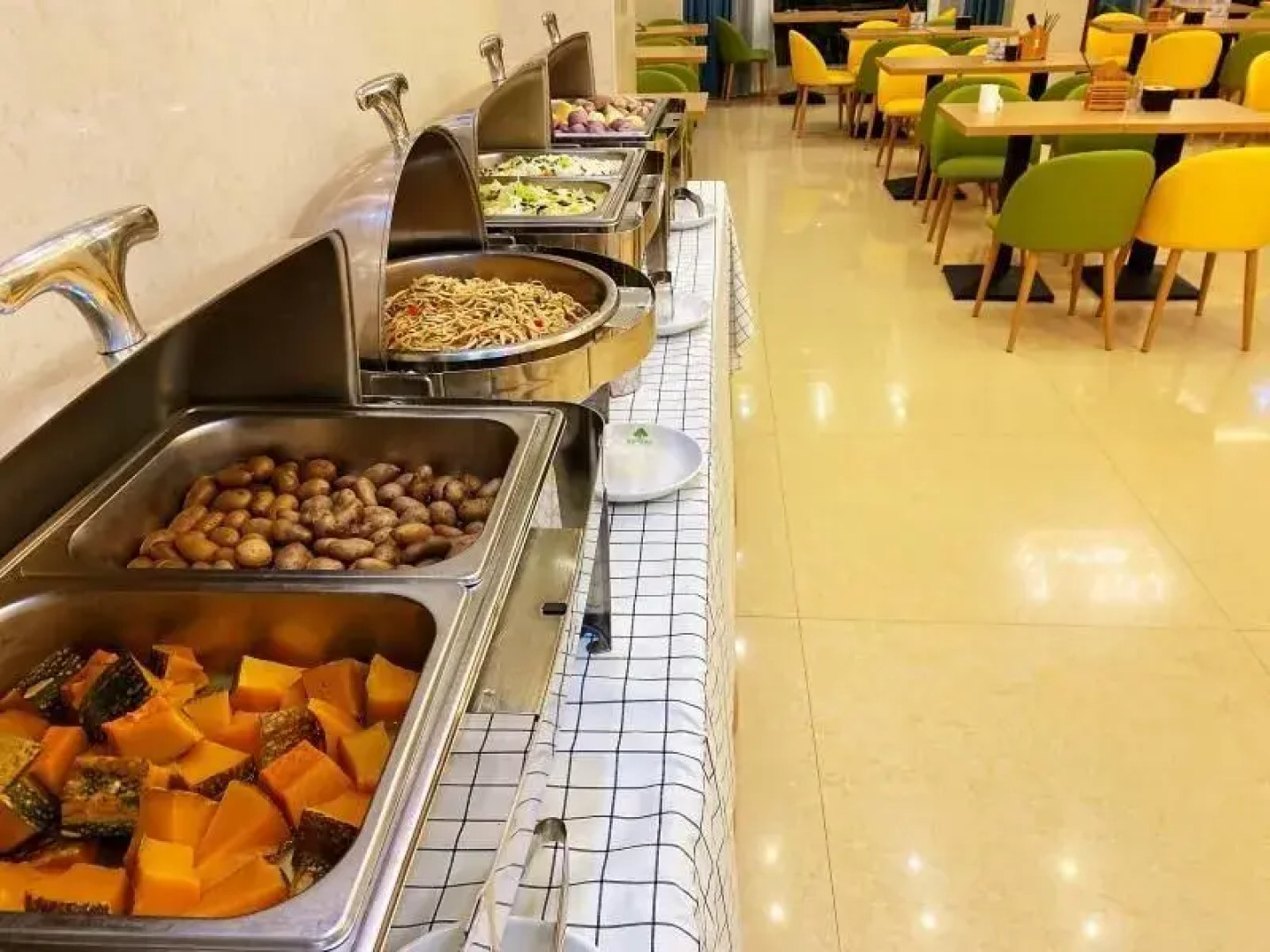 Green Tree Inn Tengchong Rehai Hot Spring Airport