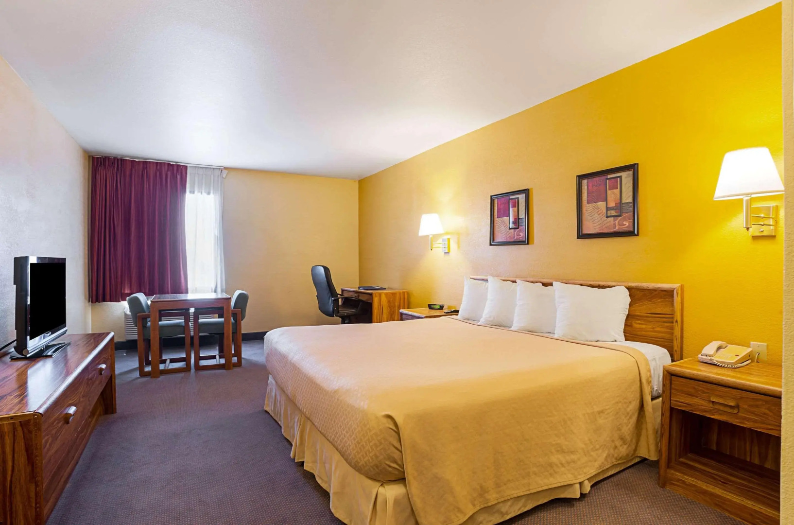Rodeway Inn & Suites