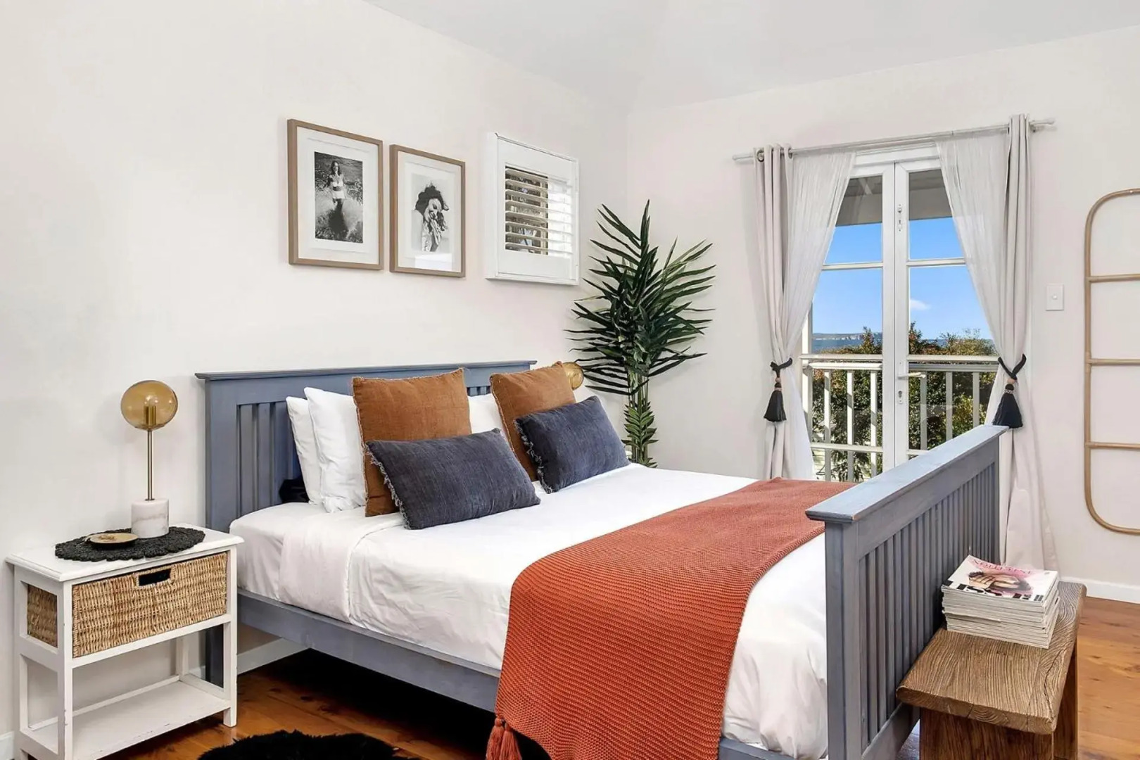 THE GREEN WHALER Hyams Beach 4pm Check Out Sundays except Peak season