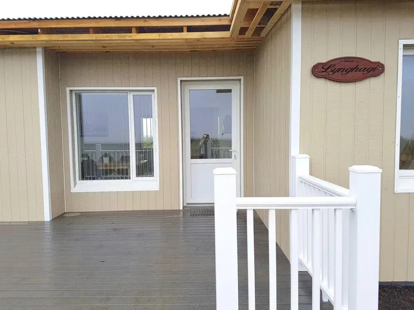 Lynghagi House - Lava Water