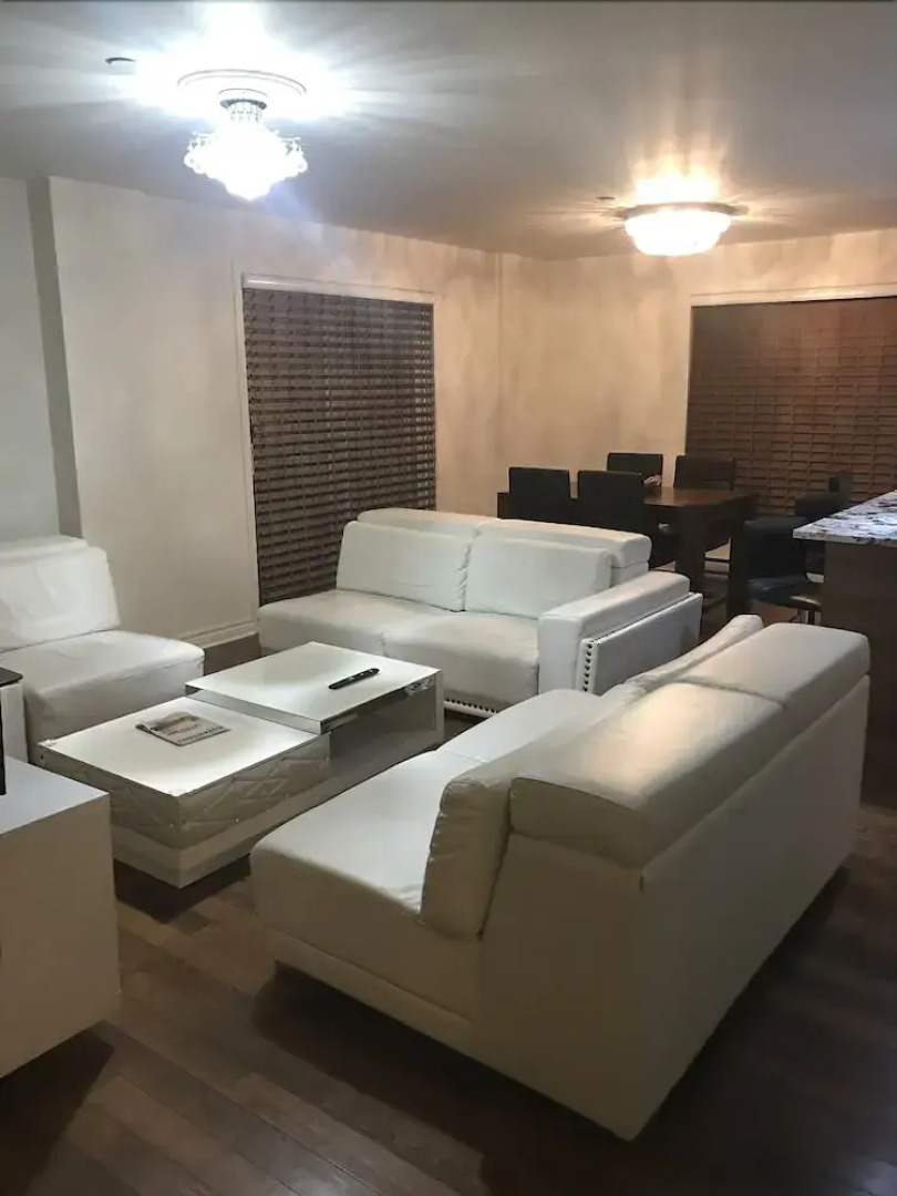 Laval centre apartment