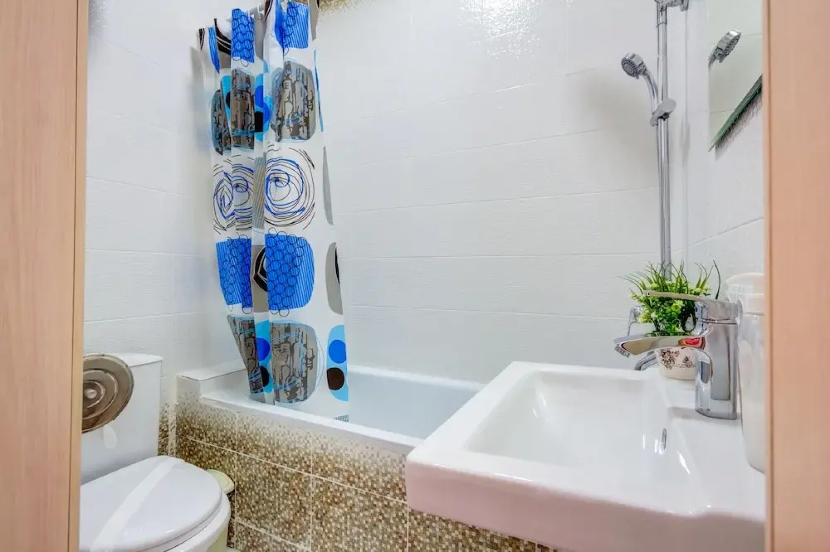 White Hotel & Hostel