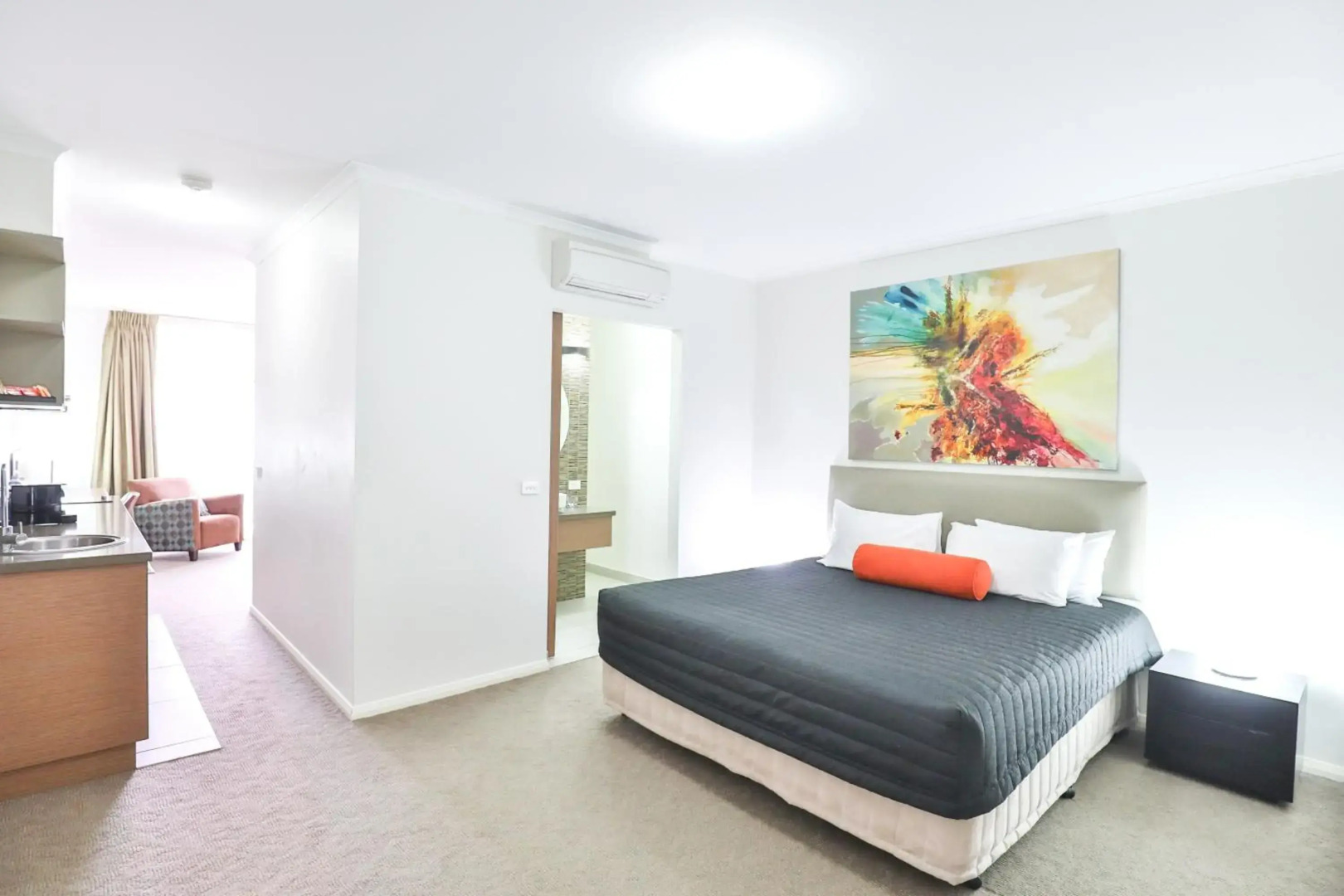 Indulge Apartments - Ontario