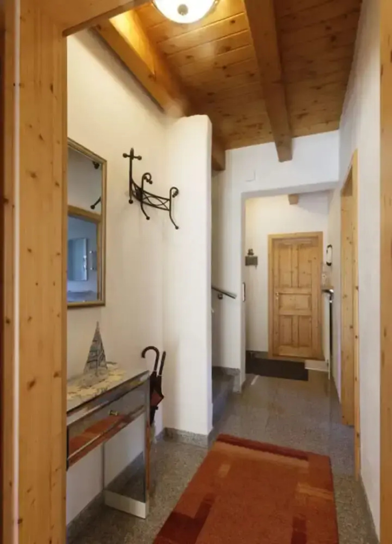 Henny Modern Retreat