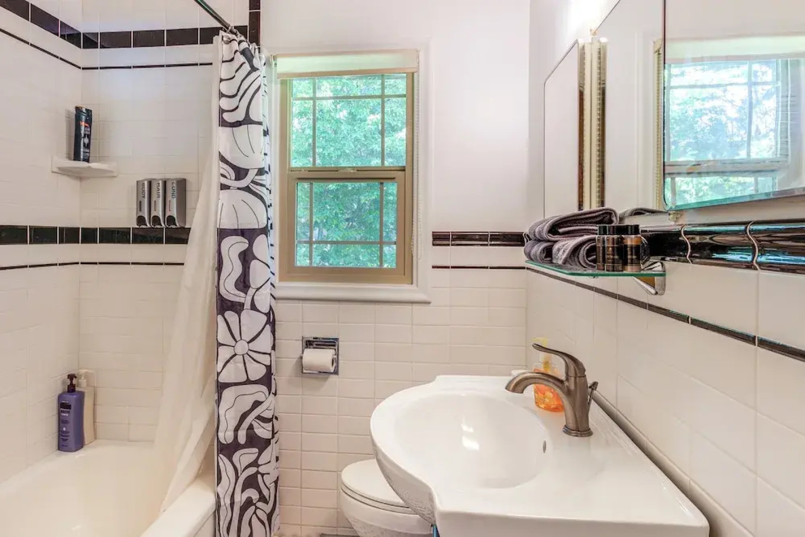 Mountain Views: Walkable Lava Hot Springs Home!