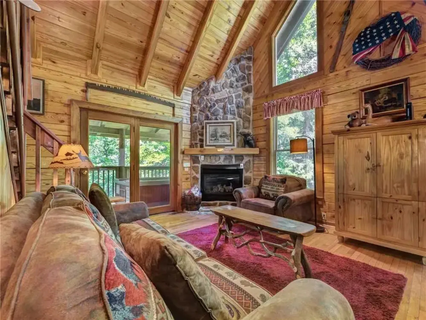 Buckhorn  2 Bedroom Home with Hot Tub