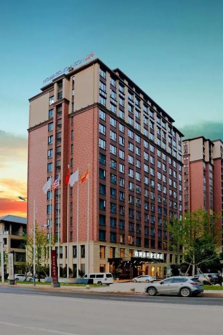 Howard Johnson Life Geckor Zhu