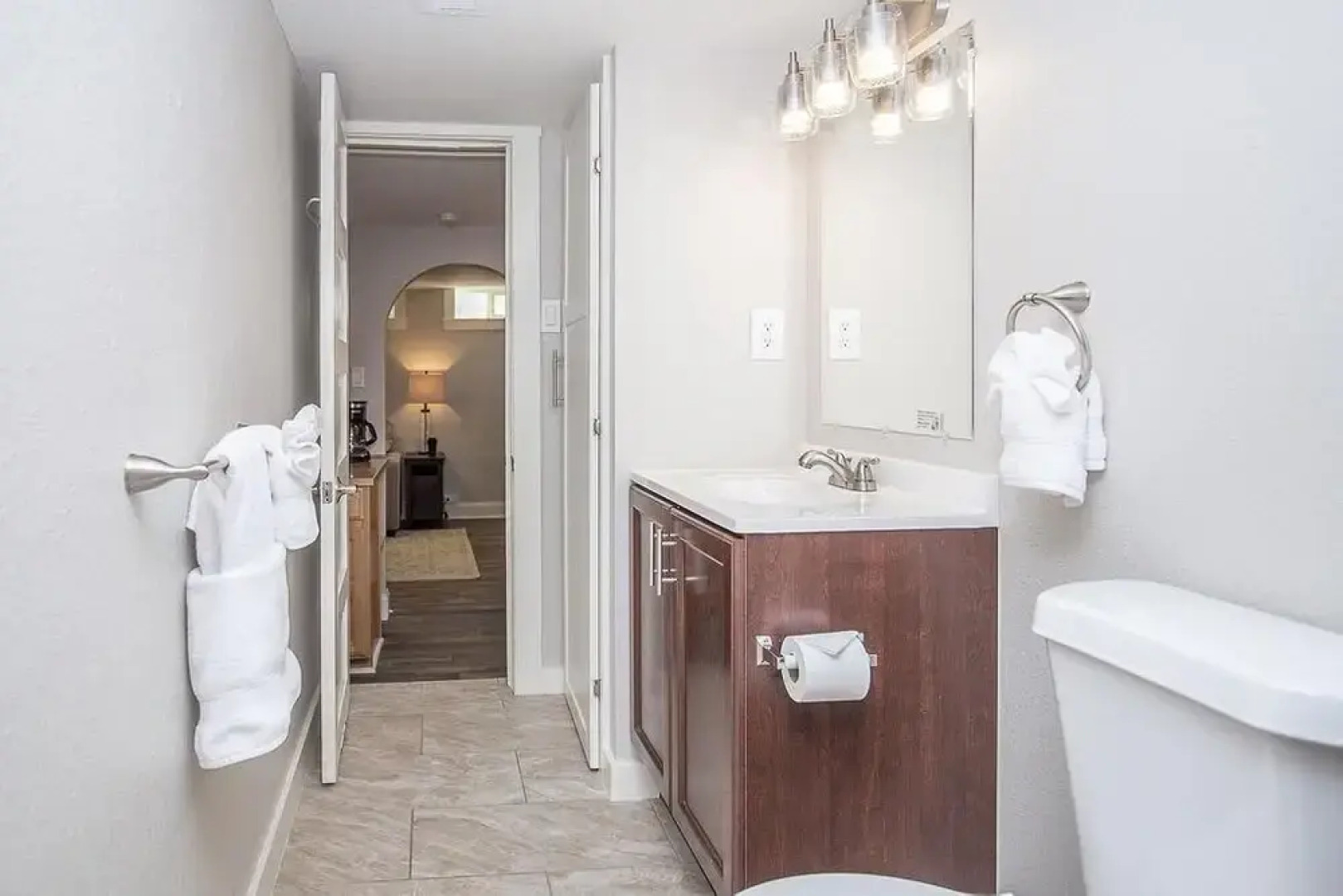 Cozy Retreat | Walk to UNC | FREE Cruiser Bikes