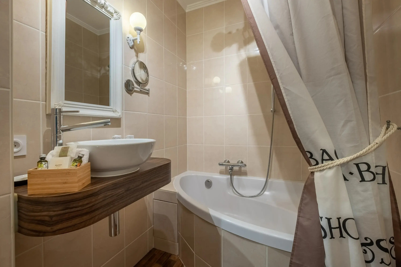 Le Fleuray Hotel & Restaurant