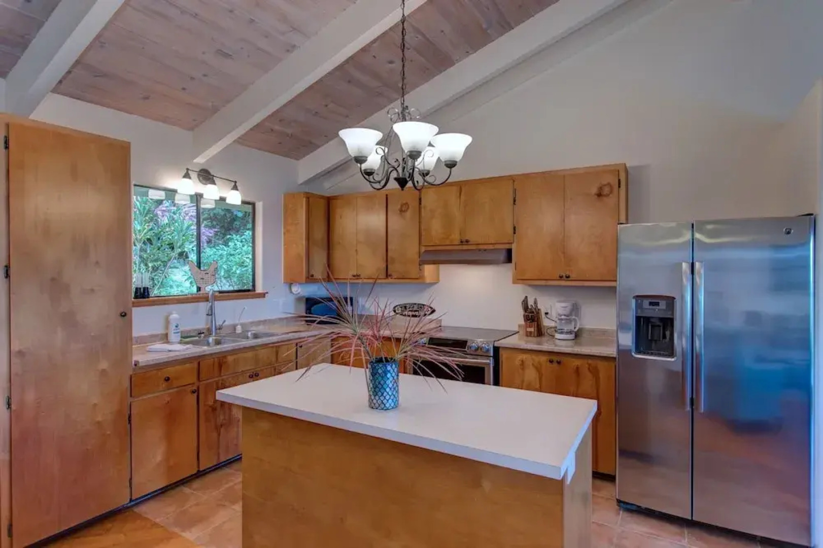 Hamakua Pukana La Hale 3 Bedroom Home by RedAwning