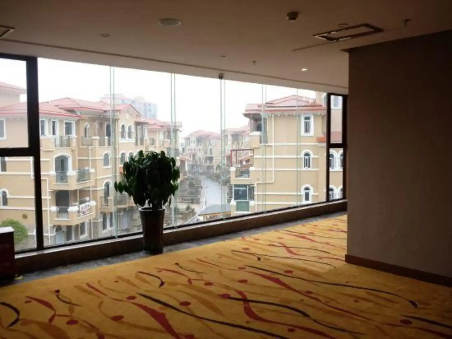 Golden Apple Hot Spring Hotel