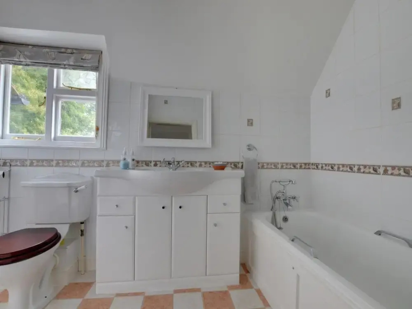 Modern Holiday Home in Hawkhurst Kent With Garden