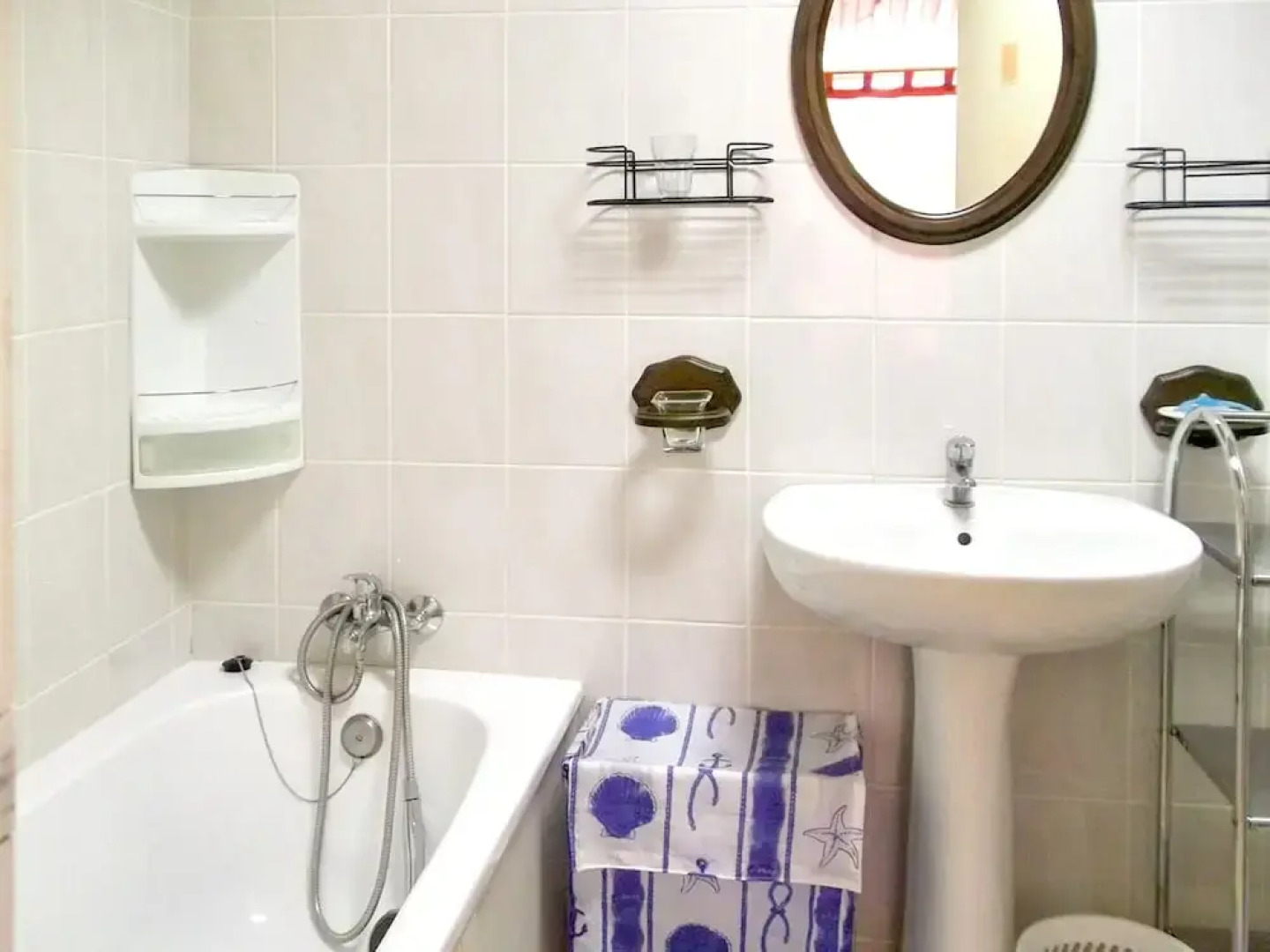 House With 6 Bedrooms in Vaison-la-romaine, With Wonderful Mountain Vi