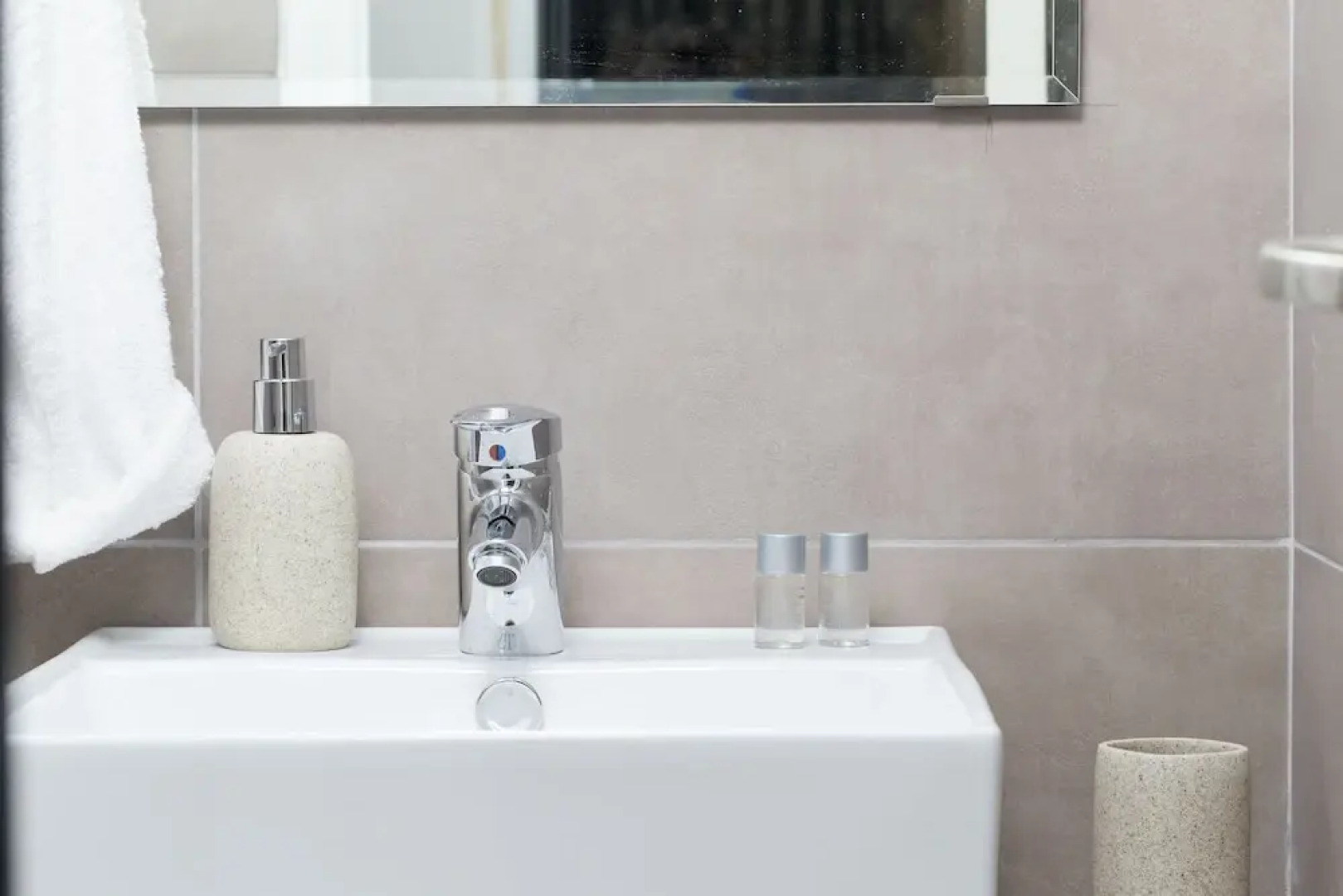 Agerino Studios & Apartments