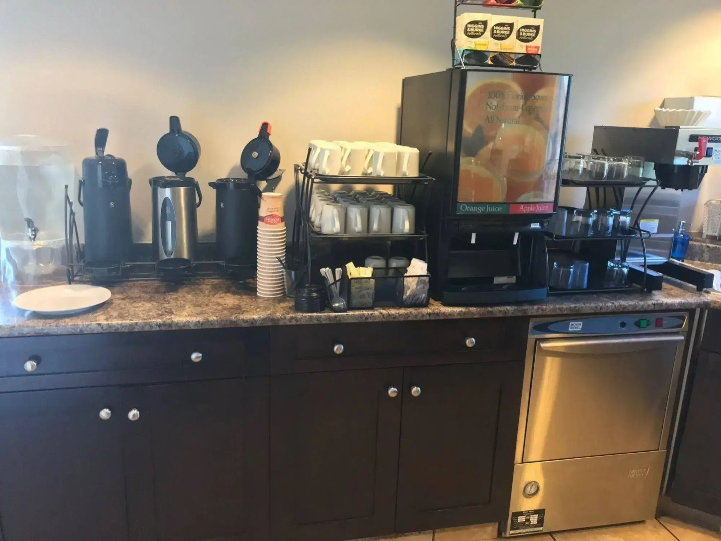 Riverland Inn & Suites