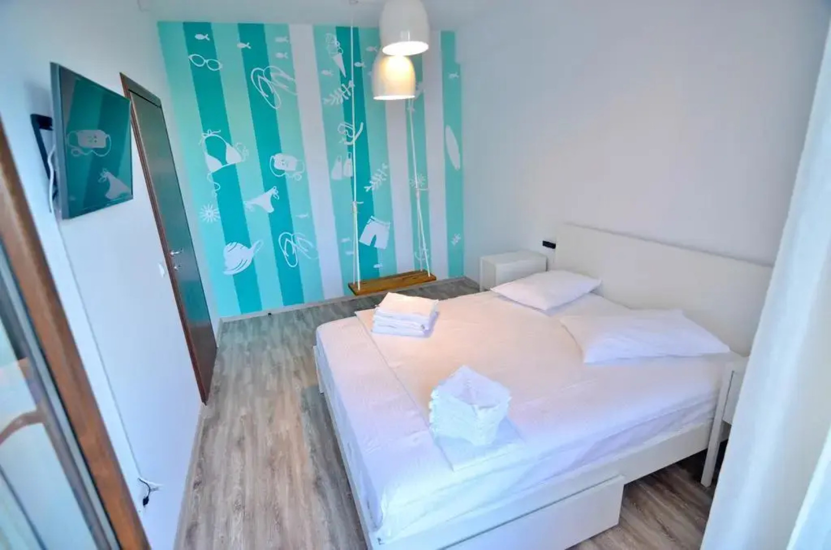 Happy Blue Apartment Summerland