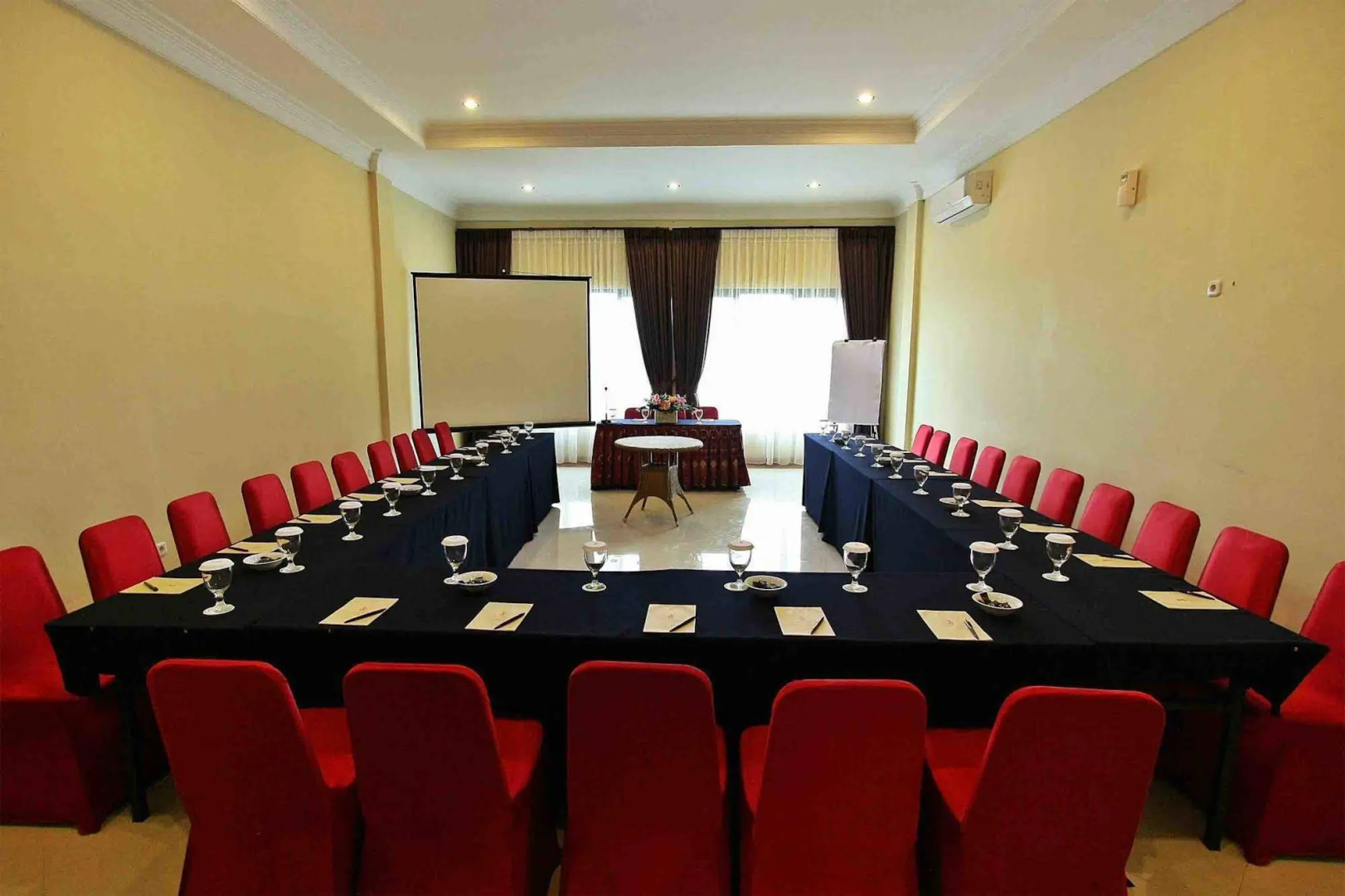 Grand Ussu Hotel & Convention