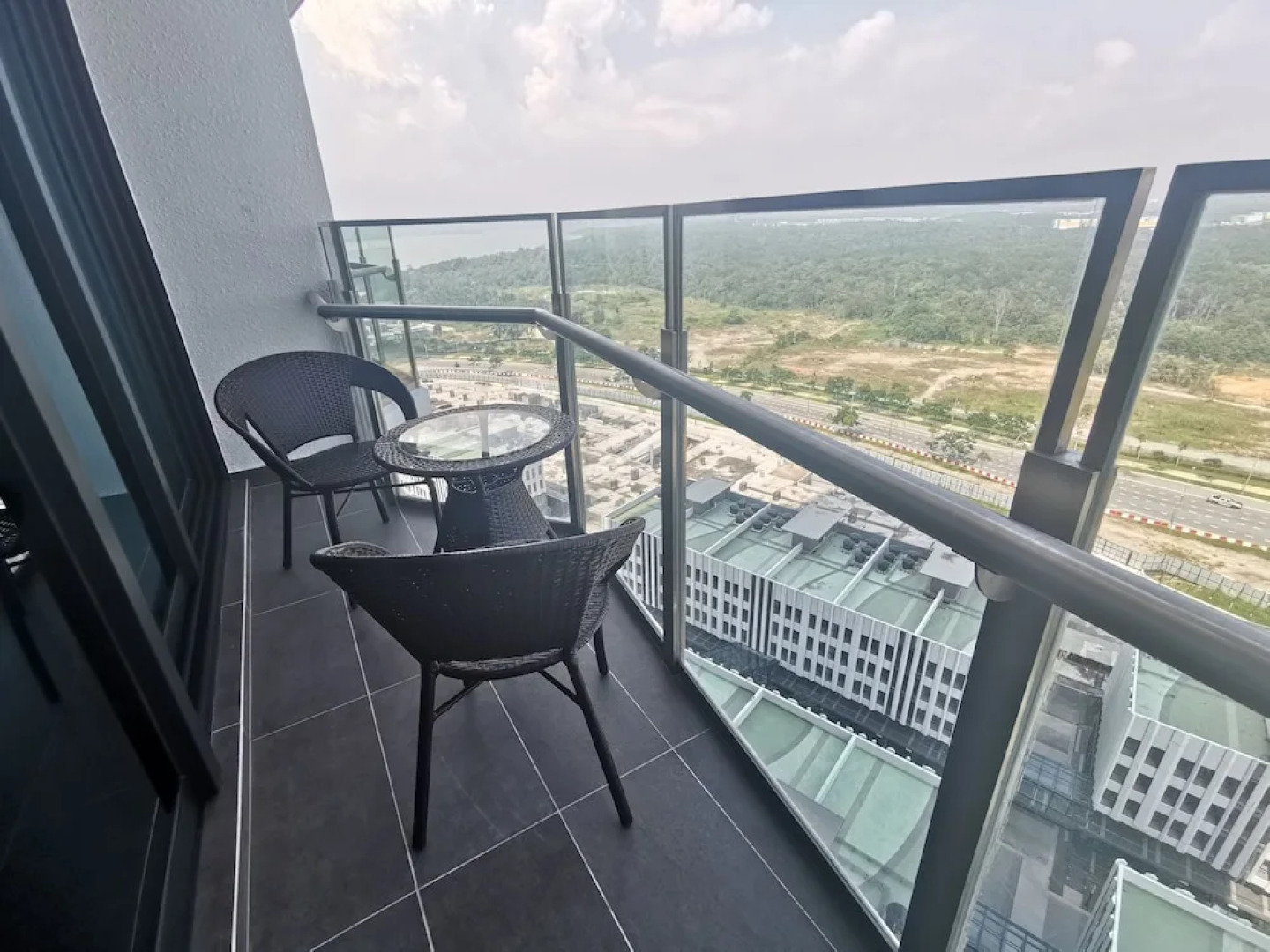 Almas Puteri Harbour by Oca Host