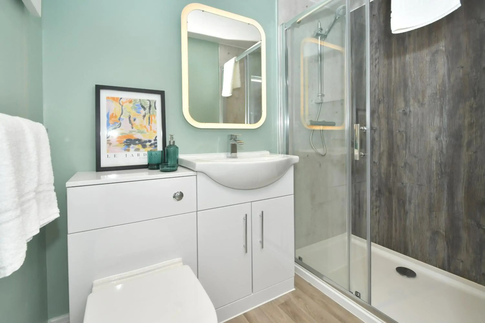 Antrobus Deluxe Apartments by YourStays