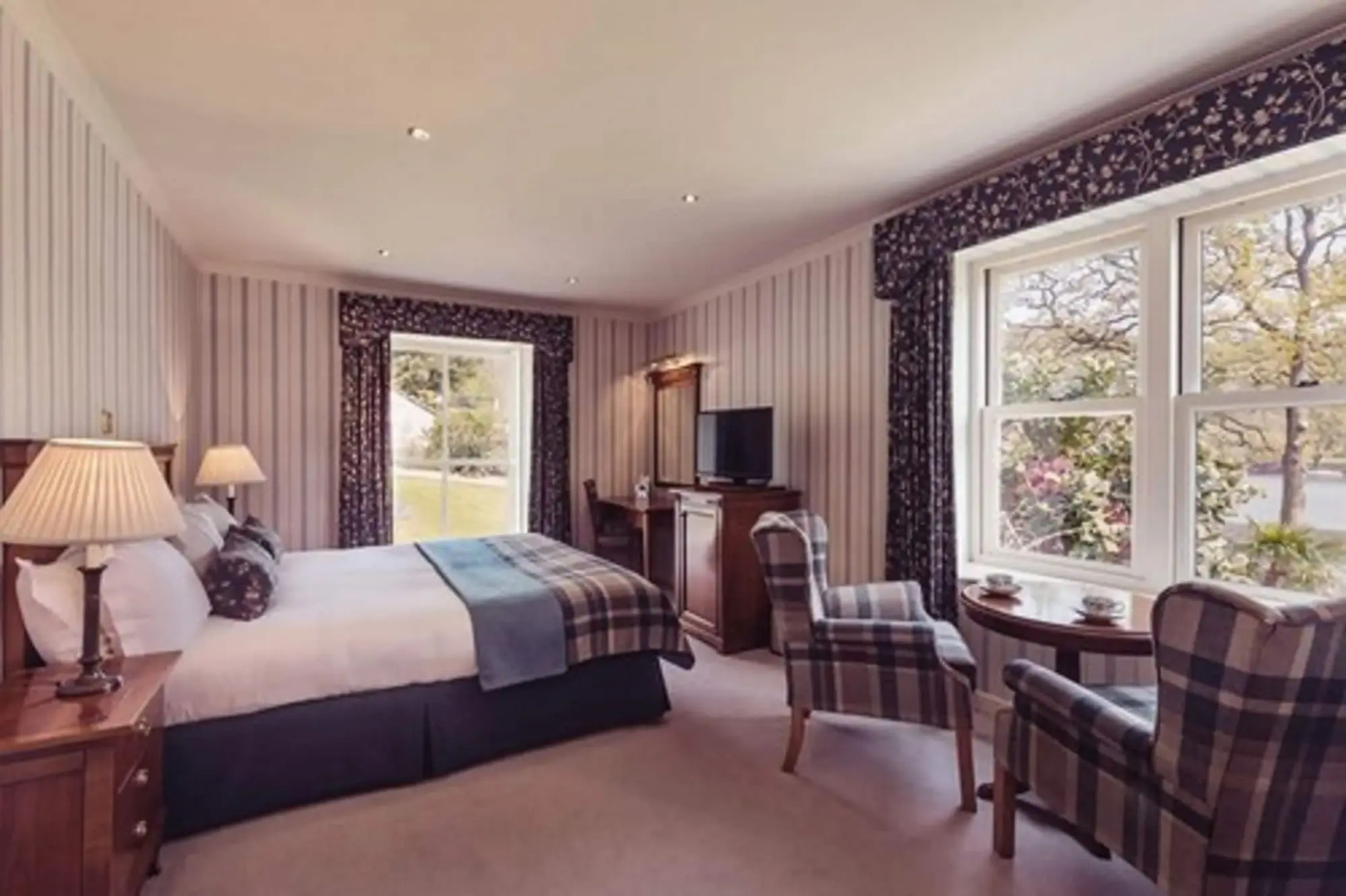 Lakeside Hotel & Spa