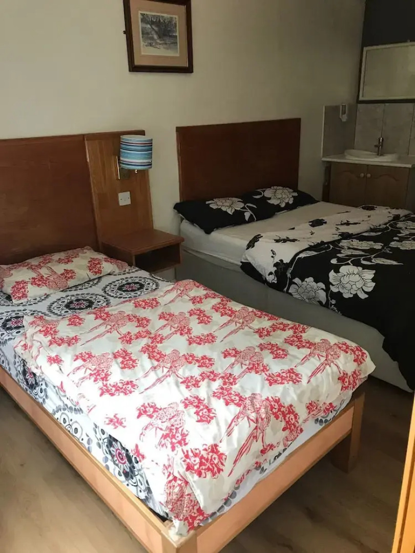 Junction 10 Budget Travel Accommodation