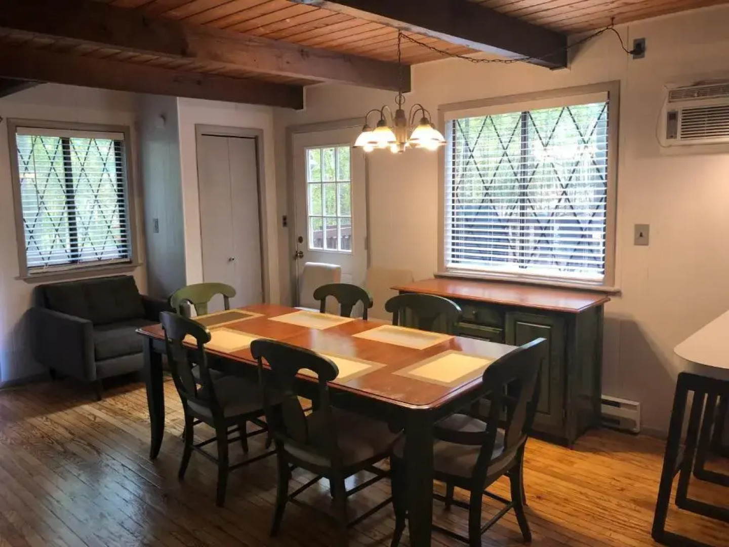 Cozy Cottage at Saw Creek