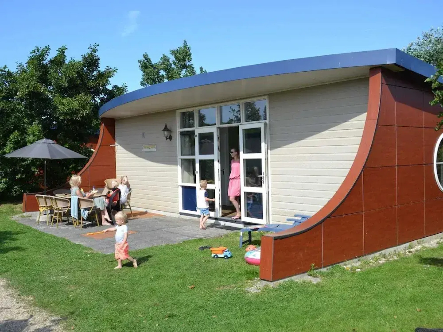 Bungalow in 's-gravenzande With Nautical Charm