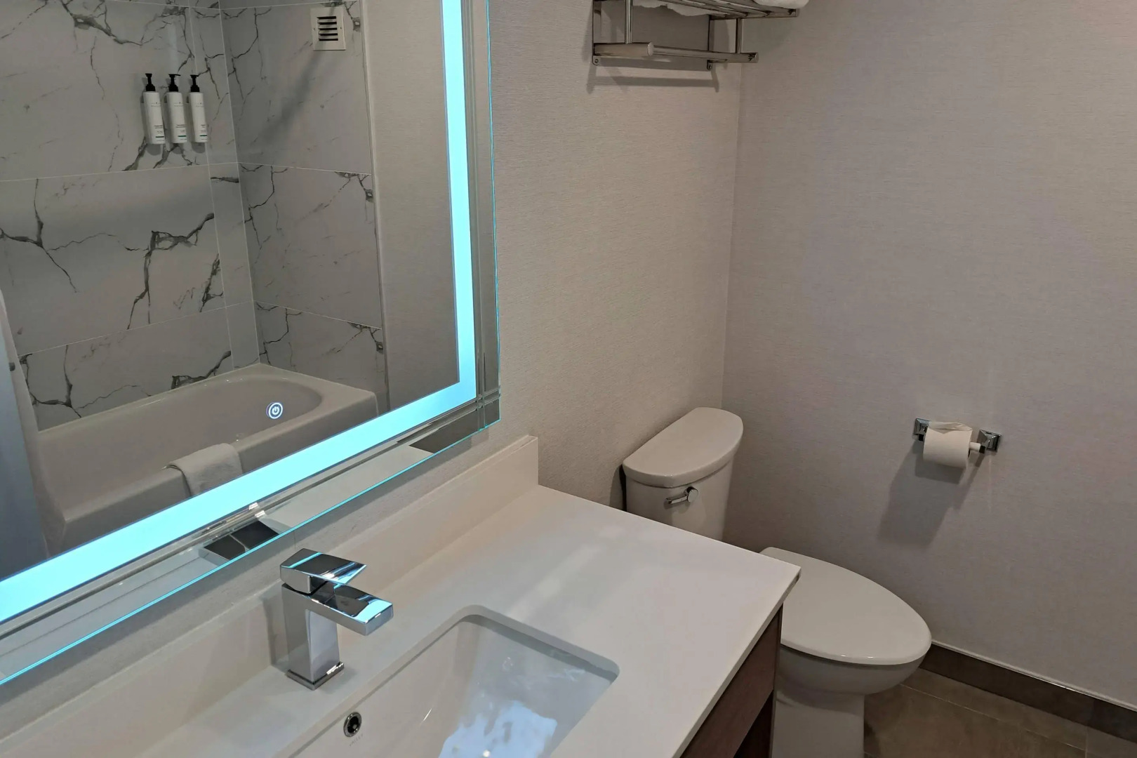 Comfort Hotel Vancouver Airport