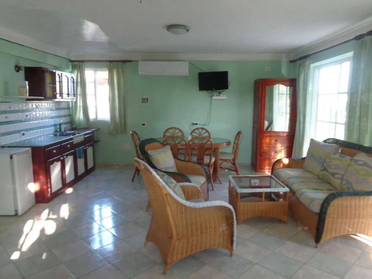 RIG Hostel Boca Chica Back Packer