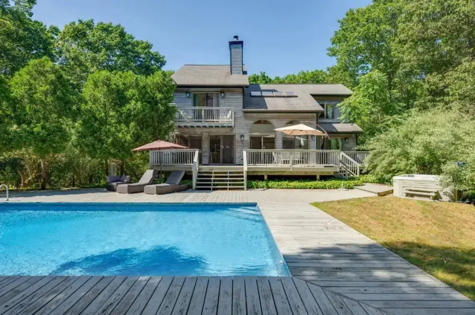 Meadowood Manor by Rovetravel Heated Pool