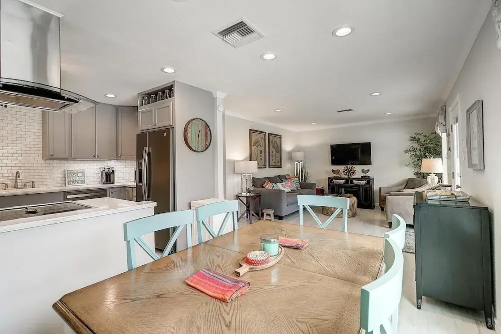 Flamingo Flats 3 Bedroom Home by RedAwning