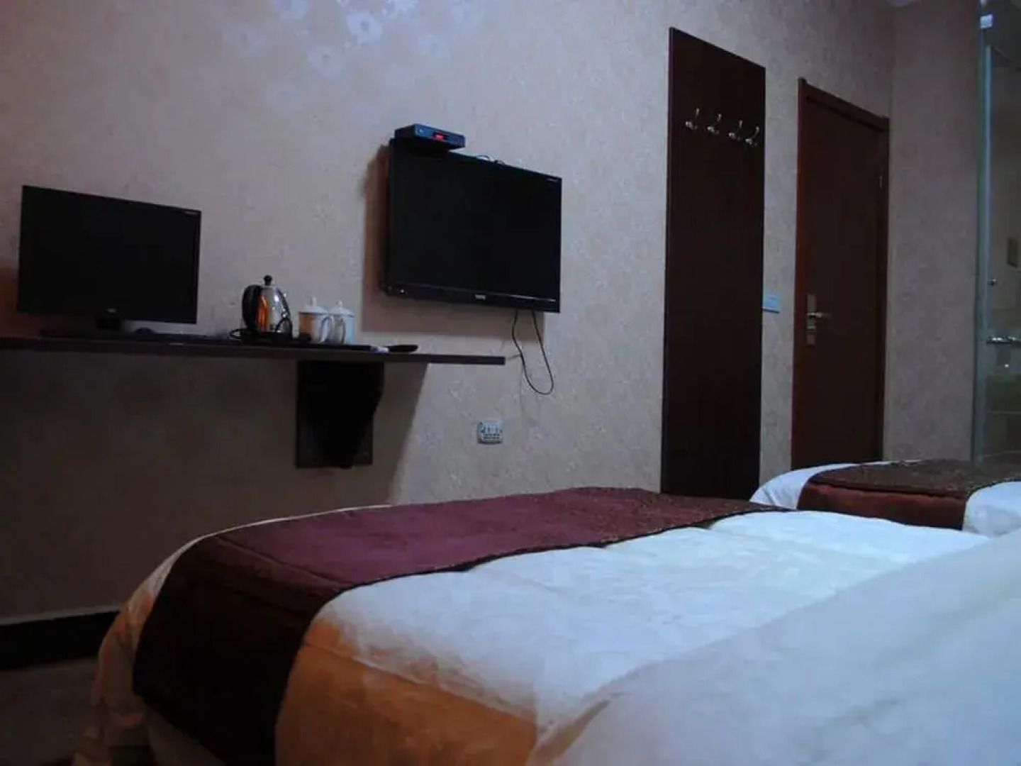 Bed on Journey Business Hotel