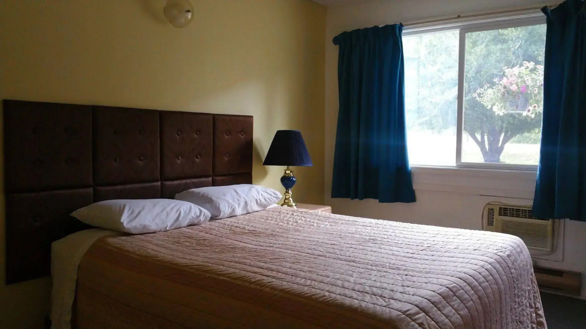 Boundary Creek Motel and RV Park